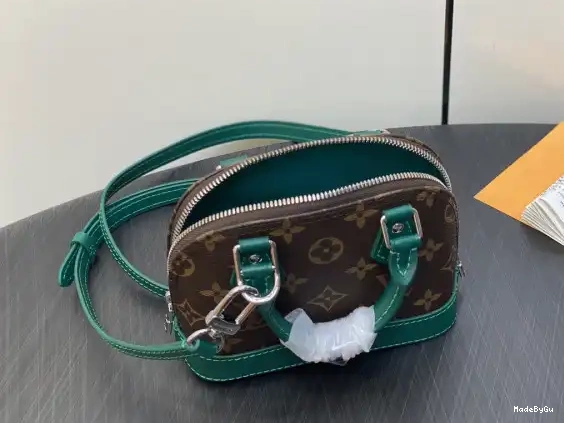 VUITTON LOUIS Nano Alma-18*12*8cm 0310