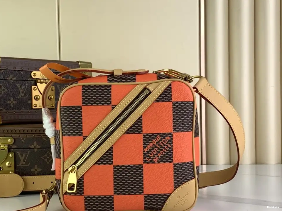 Chess VUITTON Messenger-24*24*8CM LOUIS 0316