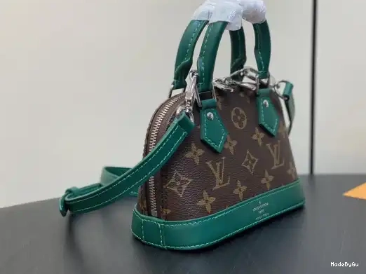 VUITTON LOUIS Nano Alma-18*12*8cm 0310