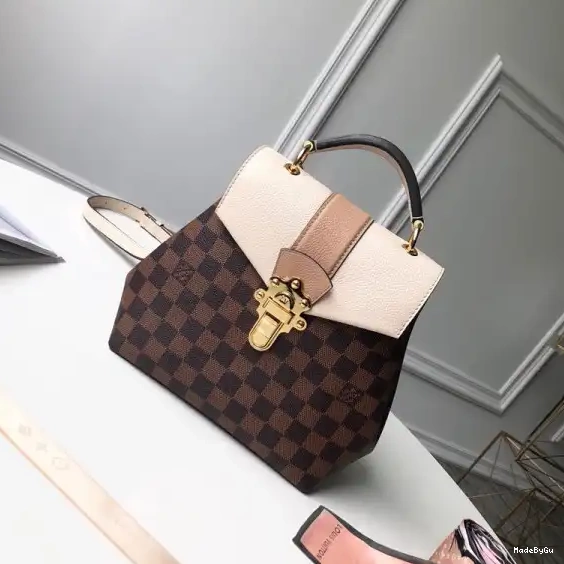 Backpack CHANELapton Louis Vuitton 0319