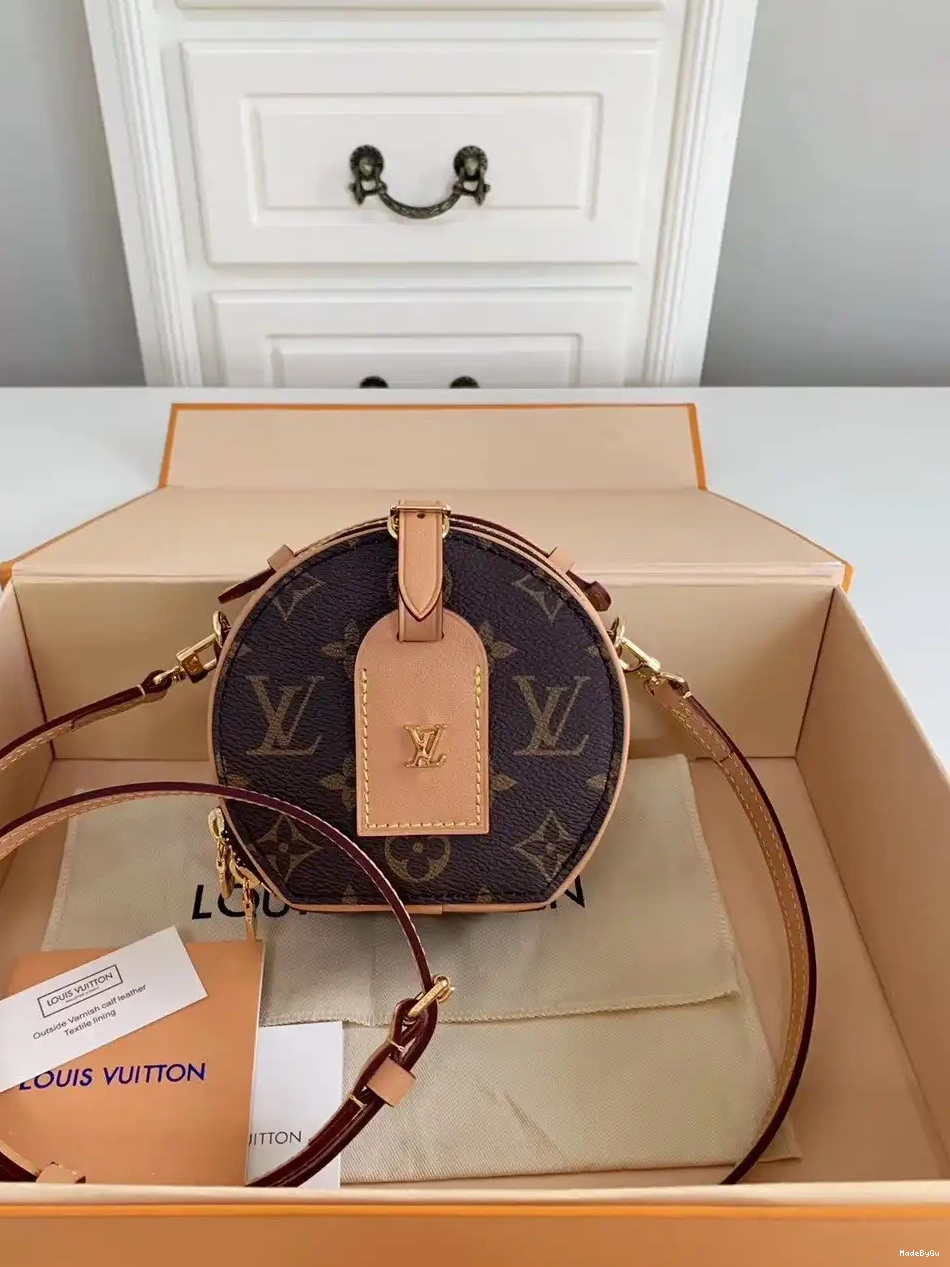 MINI CHAPEAU LOUIS VUITTON BOITE 0315