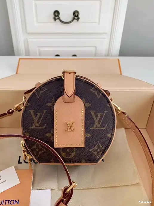 MINI CHAPEAU LOUIS VUITTON BOITE 0315