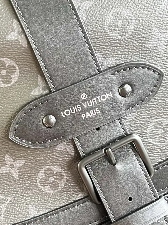 LOUIS SAUMUR MESSENGER VUITTON 0310