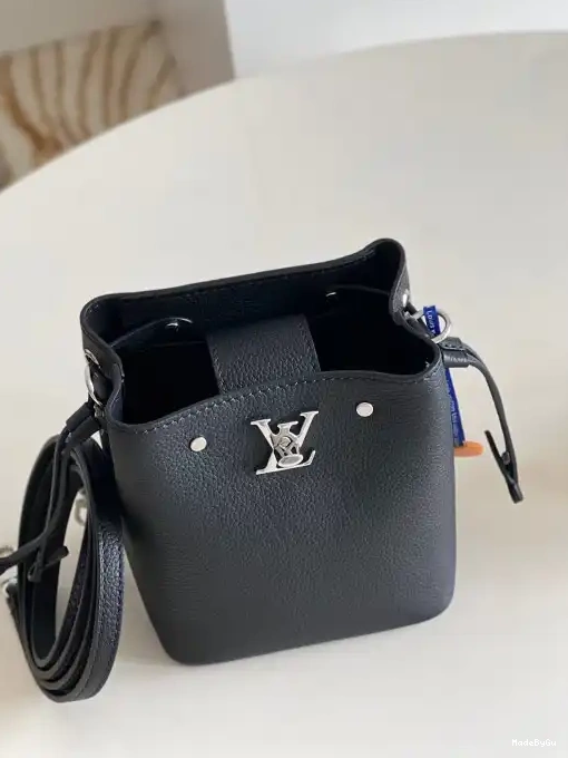 NANO BUCKET LOCKME LOUIS VUITTON 0315