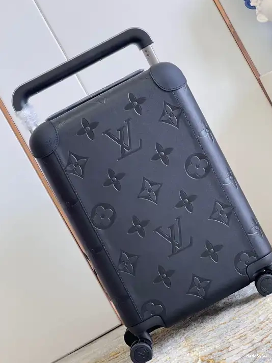 55 Louis Vuitton HORIZON 0313