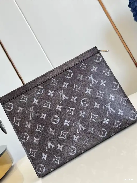 VUITTON LOUIS POCHETTE VOYAGE-27*21*6CM 0310