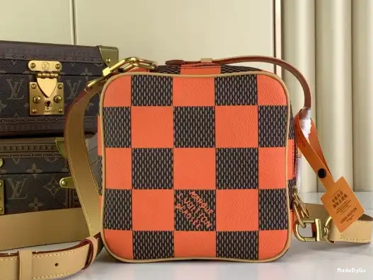 Chess VUITTON Messenger-24*24*8CM LOUIS 0316