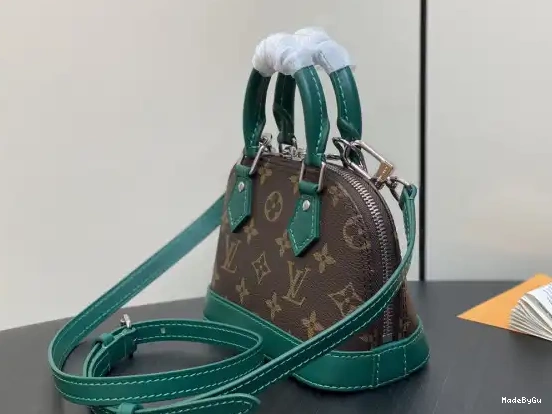 VUITTON LOUIS Nano Alma-18*12*8cm 0310