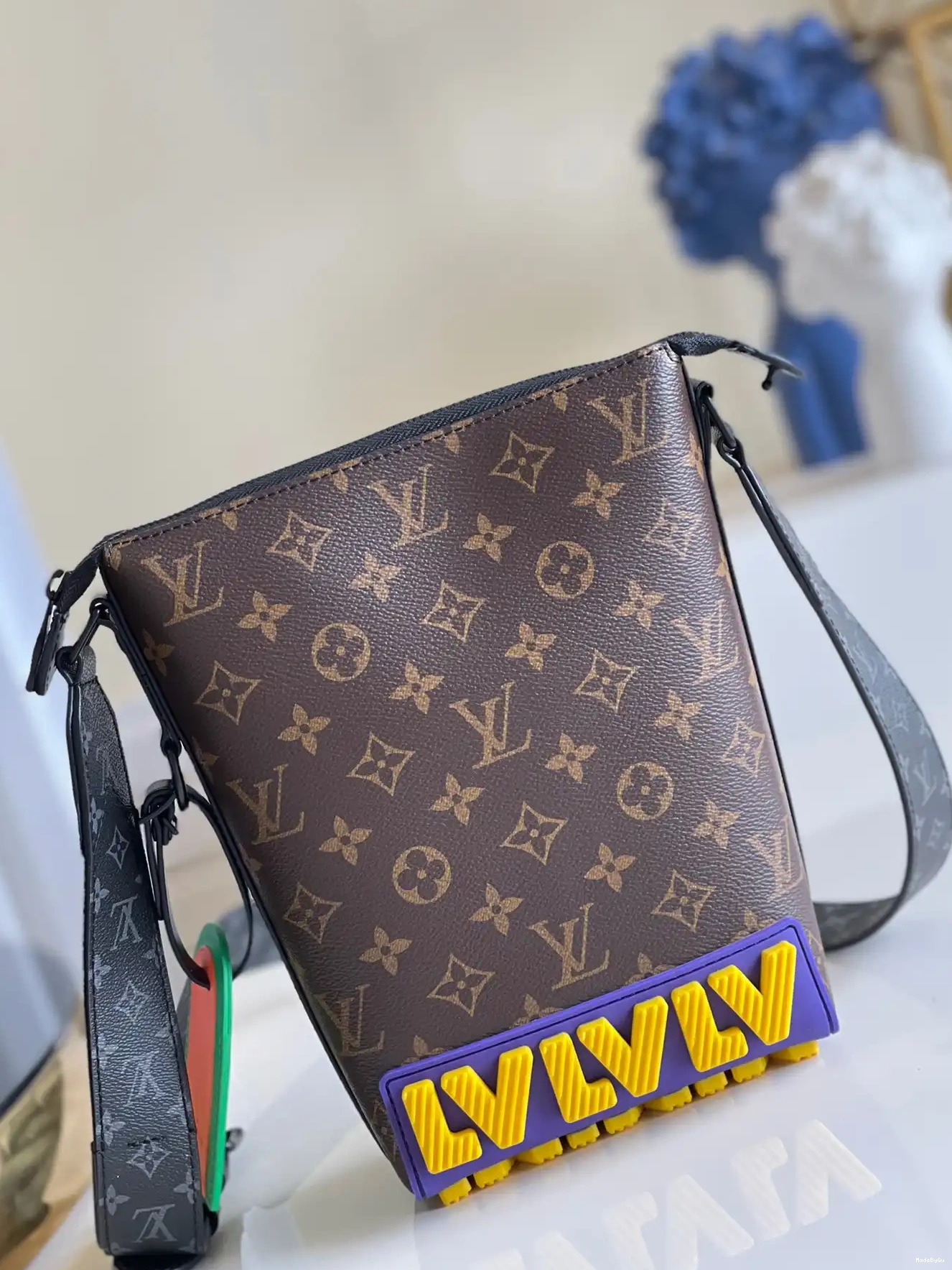 LOUIS MESSENGER VUITTON CRUISER 0318