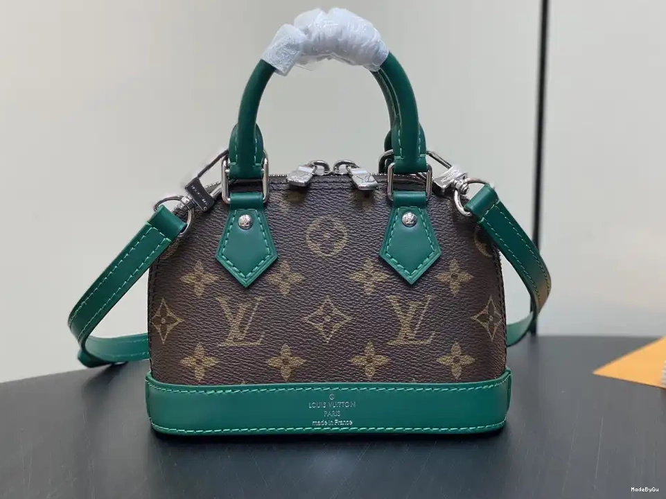 VUITTON LOUIS Nano Alma-18*12*8cm 0310