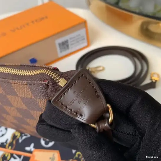 Louis Vuitton POCHETTE ACCESSOIRES 0318