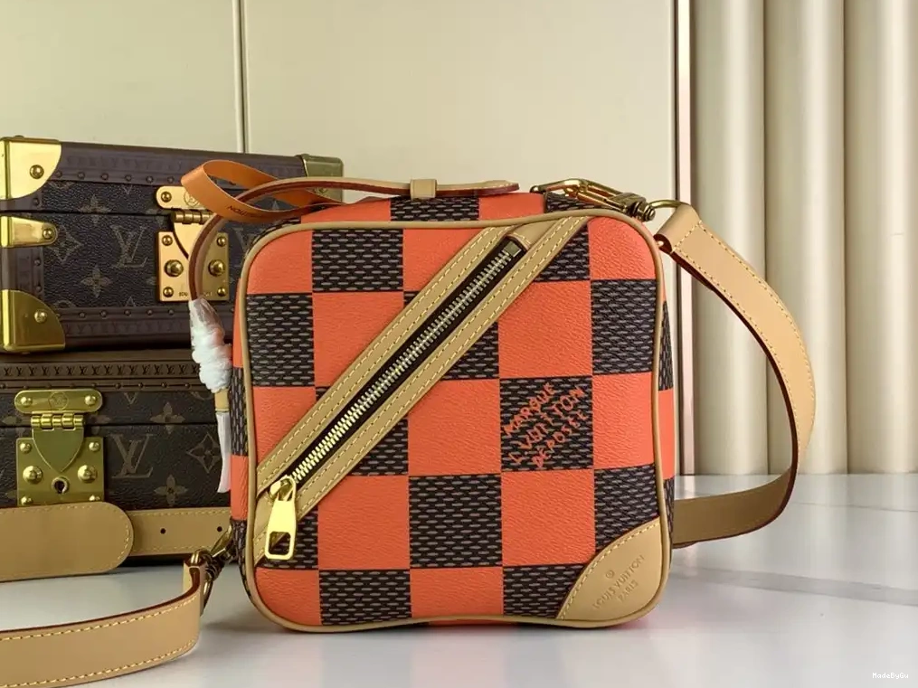 Chess VUITTON Messenger-24*24*8CM LOUIS 0316