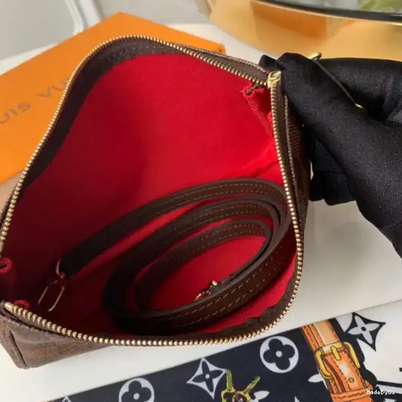 Louis Vuitton POCHETTE ACCESSOIRES 0318