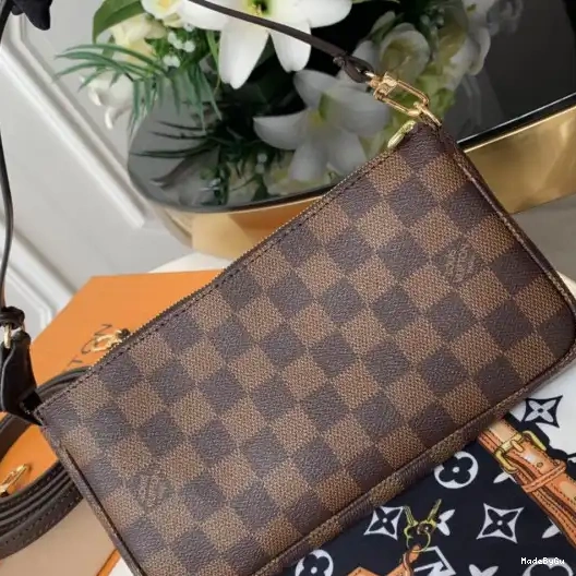 Louis Vuitton POCHETTE ACCESSOIRES 0318