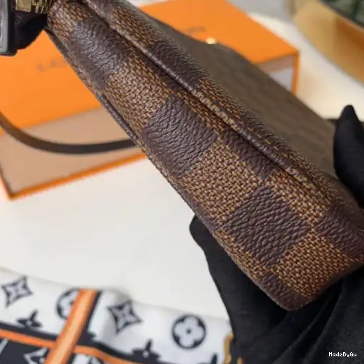 Louis Vuitton POCHETTE ACCESSOIRES 0318