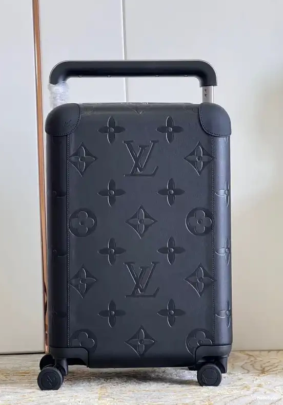 55 Louis Vuitton HORIZON 0313