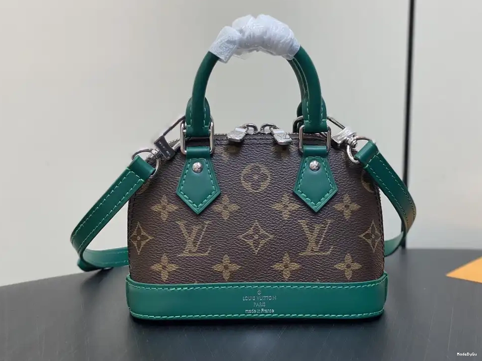 VUITTON LOUIS Nano Alma-18*12*8cm 0310