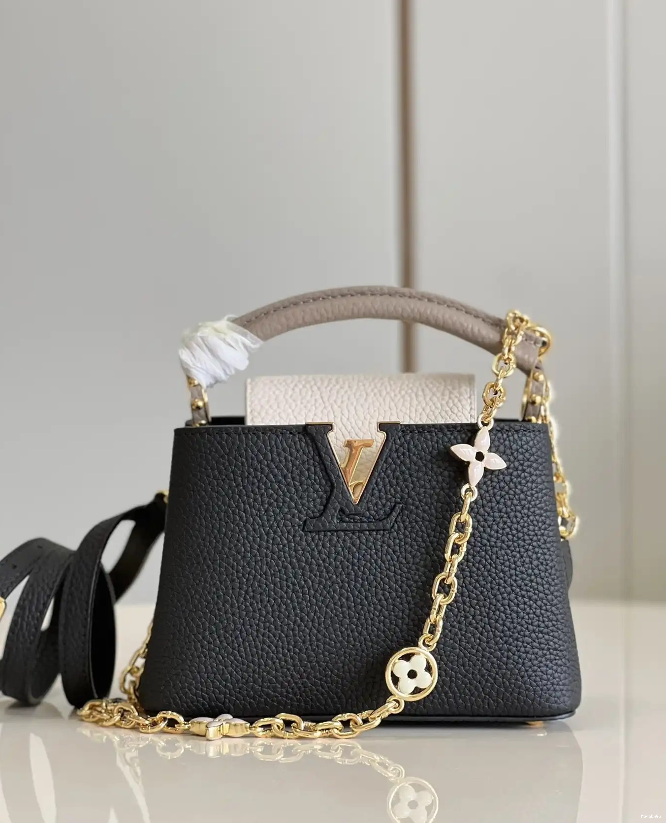 VUITTON LOUIS MINI CAPUCINES 0316